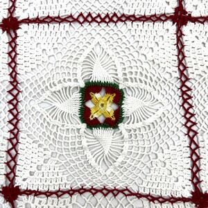 Vintage Crocheted Table Cover Squares White Red 50x70 (Christmas)‎ Gold